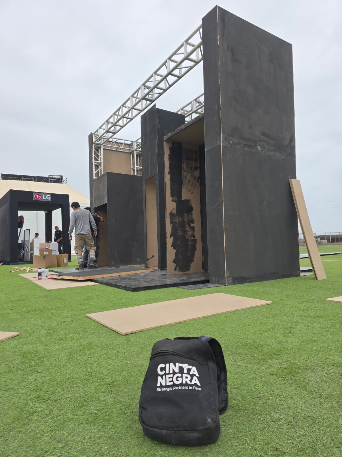 Proceso de construcción realizado por Cinta Negra